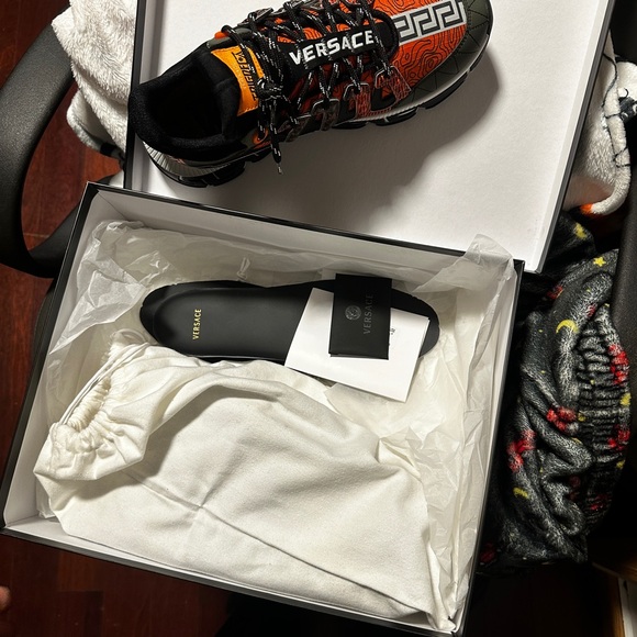 Versace sneakers - Picture 4 of 10